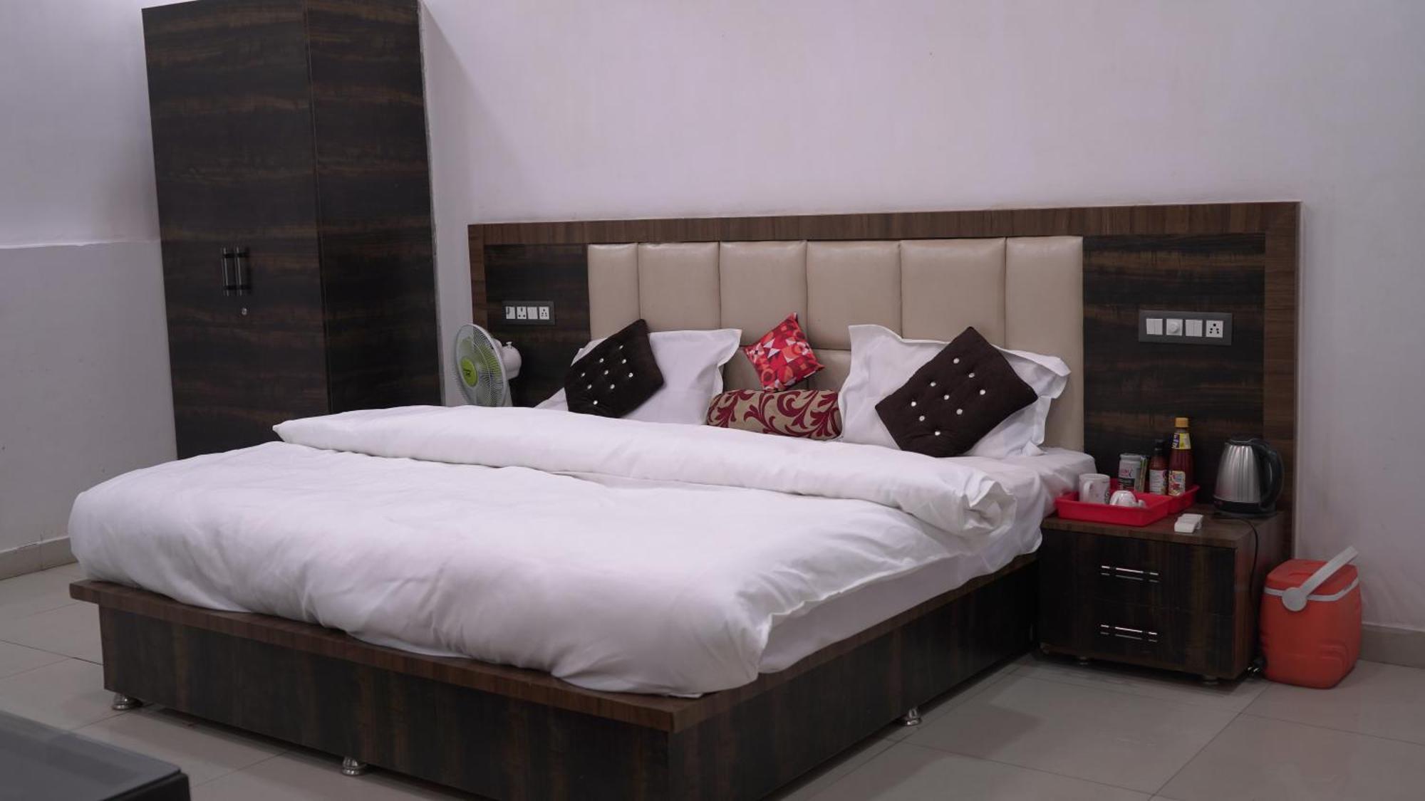 Rajmahal Resort Banquet Hall And Hotel Patna  Exteriör bild